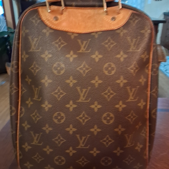 Louis Vuitton Brown Monogram Men's Bag - Picture 2 of 16